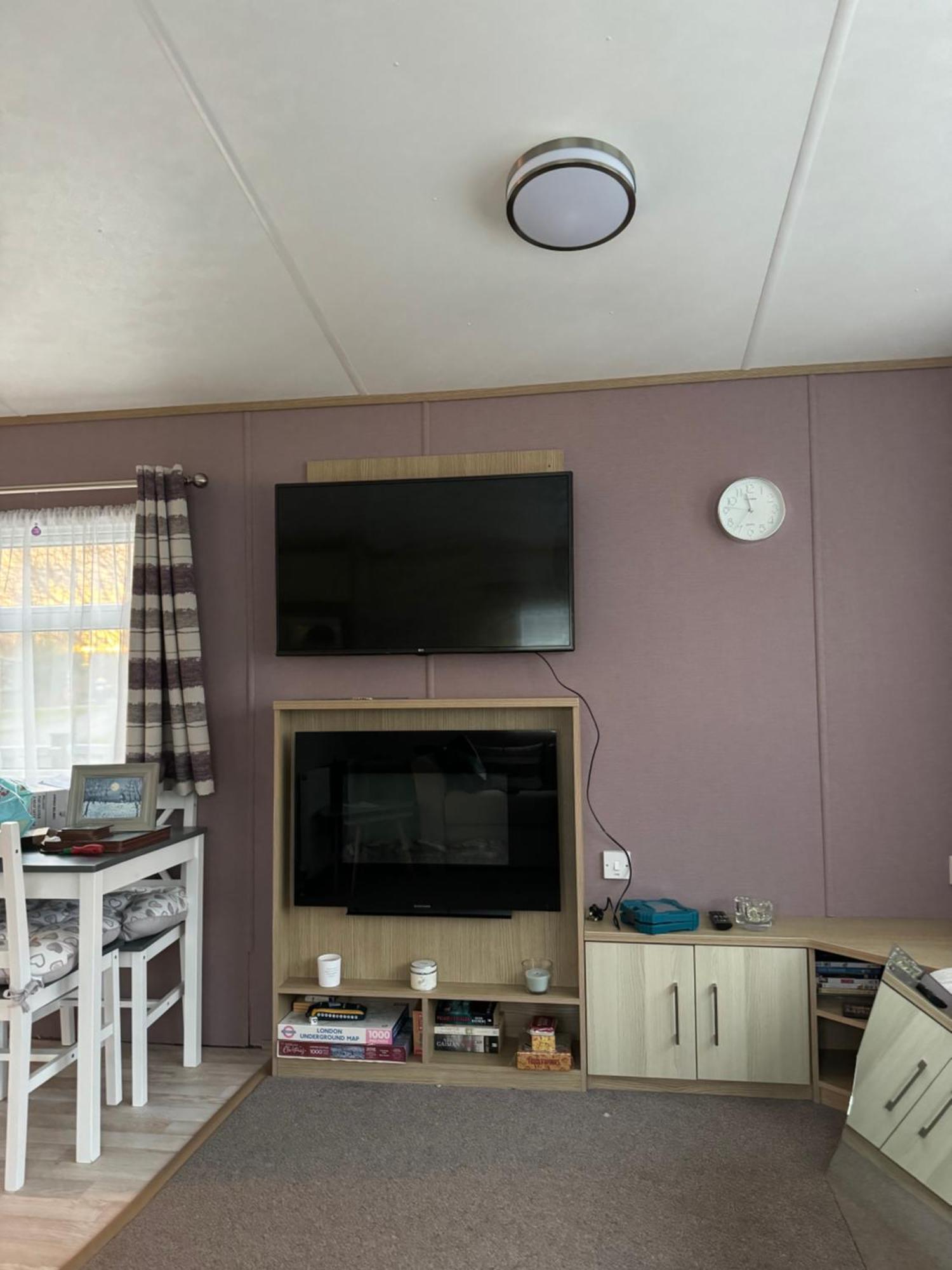 2 Bedroom Lakeview Lodge - Ensuite & Balcony Deck Карнфорт Экстерьер фото