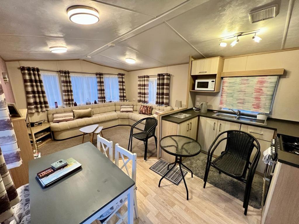 2 Bedroom Lakeview Lodge - Ensuite & Balcony Deck Карнфорт Экстерьер фото