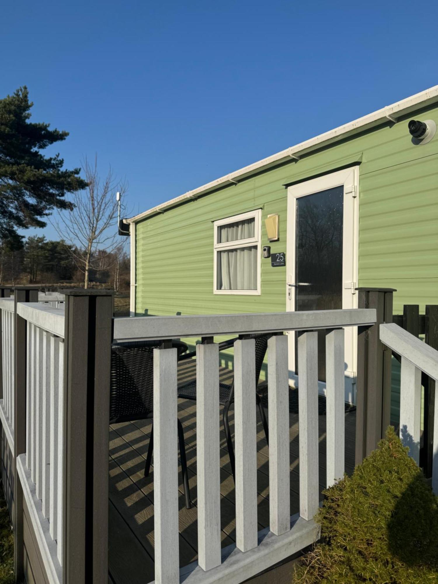 2 Bedroom Lakeview Lodge - Ensuite & Balcony Deck Карнфорт Экстерьер фото